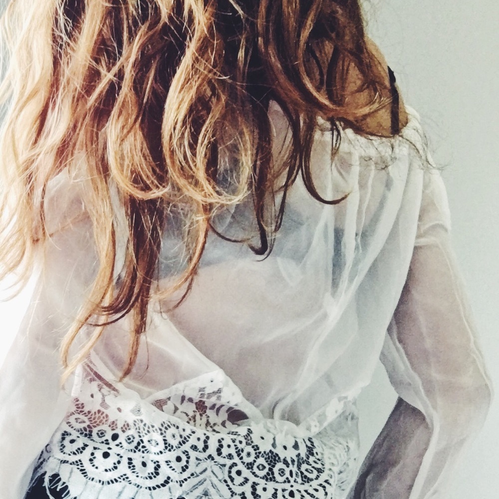 ‼️FINAL SALE‼️WHITE LACE TOP BOHO CROP TOP TASSELS - Picture 3 of 6